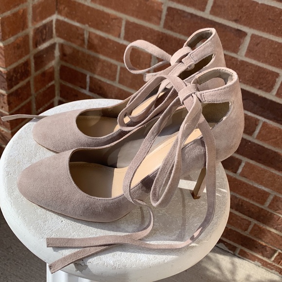 BCBG Shoes - Ellah BCBG Generation suede leather tie up eggshell off white pump 7.5
